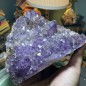 Brasilianischer Amethyst-Cluster – Besondere Qualität mit Hämatitpunkten in den Kristallen – Gewicht: 2431 Gramm Brasilianischer Amethyst-Cluster – Besondere Qualität mit Hämatitpunkten in den Kristallen – Gewicht: 2431 Gramm