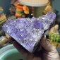 Braziliaanse Amethistcluster – Speciale kwaliteit met hematietpuntjes in de kristallen – Gewicht: 2431 gram