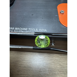 Natural untreated Pakistani peridot, faceted in Pakistan, weight 6 ct