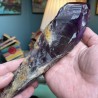 Натуральный бразильский аметист необработанный длинный кристалл - Вес 784 грамма