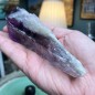 Natuurlijke Braziliaanse amethist onbewerkt lange kristal - Gewicht 417 gram Natuurlijke Braziliaanse amethist onbewerkt lange kristal - Gewicht 417 gram