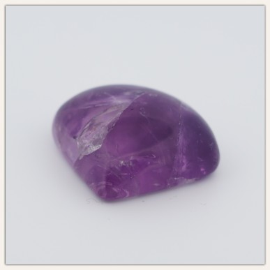 Natürlicher brasilianischer Amethyst im Muschelschliff