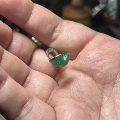 Brazilian Cat’s eye emerald rare piece great quality natural no oil no treatments - weight 2.7 ct