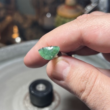 Brazilian Cat’s eye emerald rare piece great quality natural no oil no treatments - weight 2.7 ct