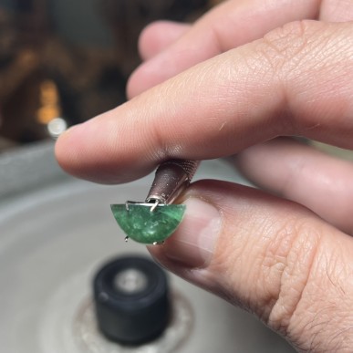 Brazilian Cat’s eye emerald rare piece great quality natural no oil no treatments - weight 2.7 ct