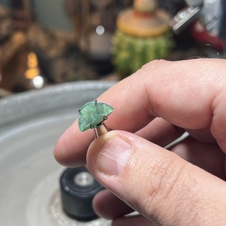 Brazilian Cat’s eye Emerald rare piece great quality natural no oil no treatments - weight 2.7 ct