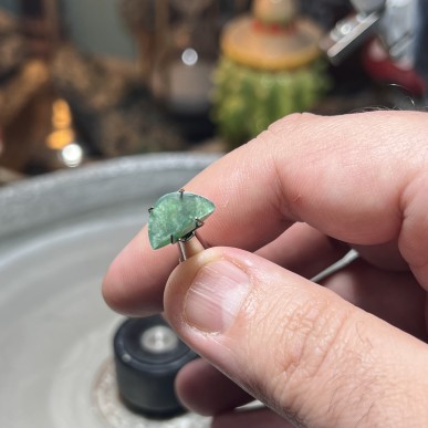 Brazilian Cat’s eye emerald rare piece great quality natural no oil no treatments - weight 2.7 ct