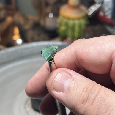 Brazilian Cat’s eye emerald rare piece great quality natural no oil no treatments - weight 2.7 ct