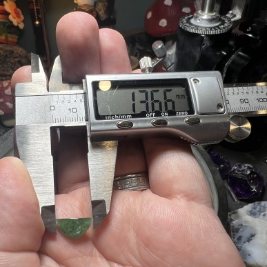 Brazilian Cat’s eye emerald rare piece great quality natural no oil no treatments - weight 2.7 ct