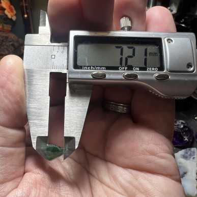 Brazilian Cat’s eye emerald rare piece great quality natural no oil no treatments - weight 2.7 ct