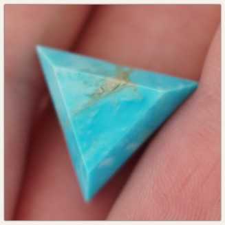 Turquoise américaine à facettes à main levée